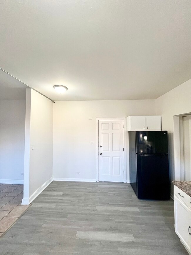 Building Photo - 2700 S Hamlin Ave