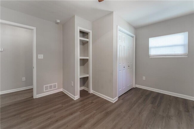 Building Photo - 5580 Williams Shores Dr