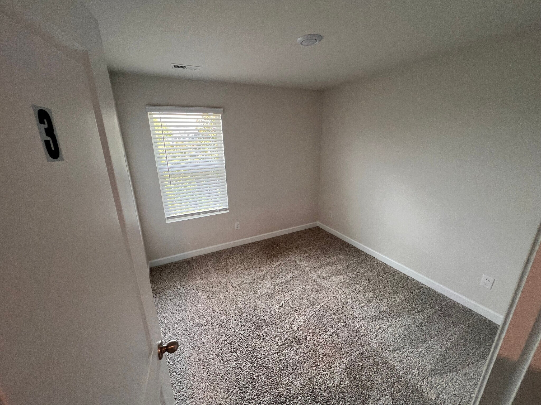 Building Photo - Room in Townhome on Memorial Pkwy