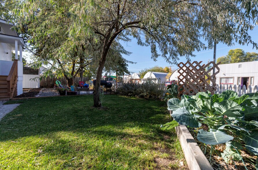 Building Photo - 1847 W Sussex Ave