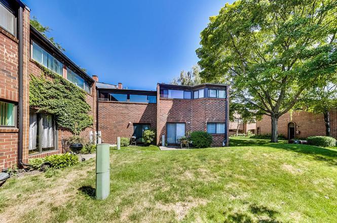 Building Photo - 827 S Racine Ave
