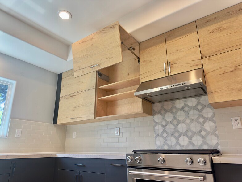 Building Photo - 914 Everett Ave