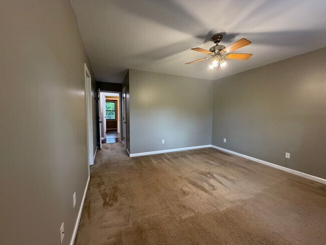 Building Photo - 717 Mallard Dr