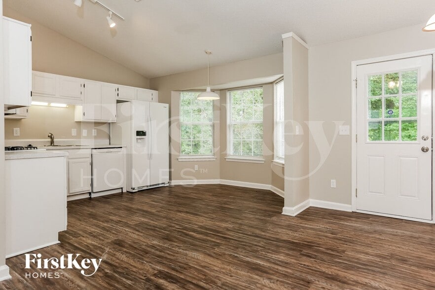 Building Photo - 6319 Hillview Ln