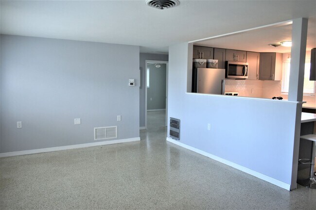Building Photo - Updated Annual 2/1 on Overbrook Rd