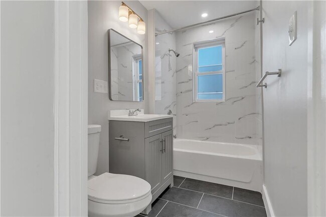 Building Photo - 382 Orms St