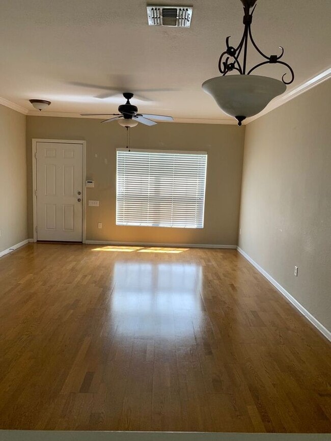 Building Photo - Luxury Townhome for Rent in Gated Dunwoody...