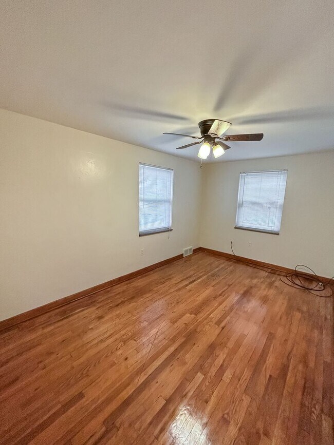 Building Photo - 1028 Fleming St