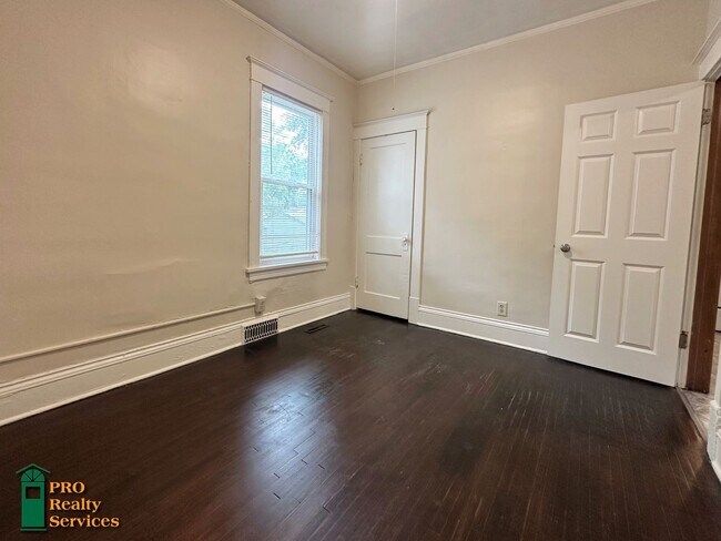 Building Photo - 4 Bedroom Home Close to Theodore Wirth Park