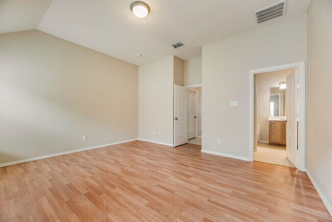 Building Photo - "Spacious 4-Bedroom with 2 Baths and 2,116 Sq Ft in Little Elm!"