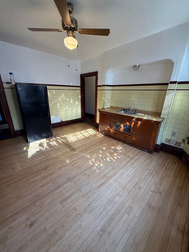 Building Photo - 2252 S 7th St