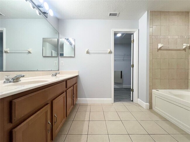 Building Photo - 9788 Tivoli Villa Dr