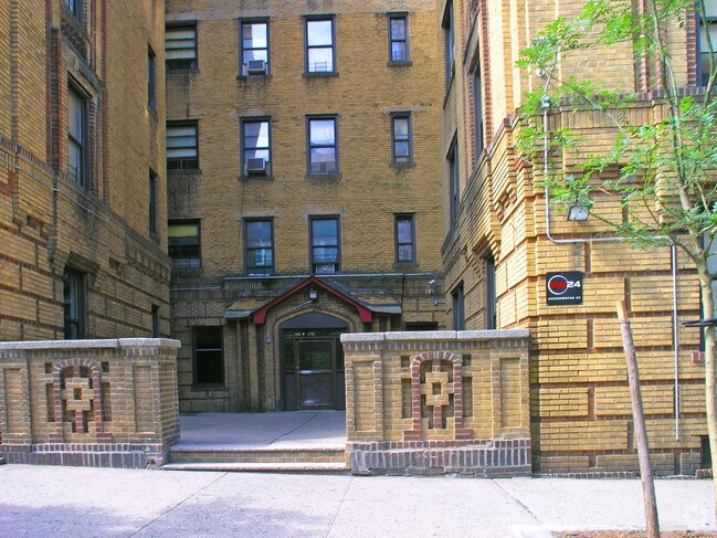 Building Photo - 190 W 170th St
