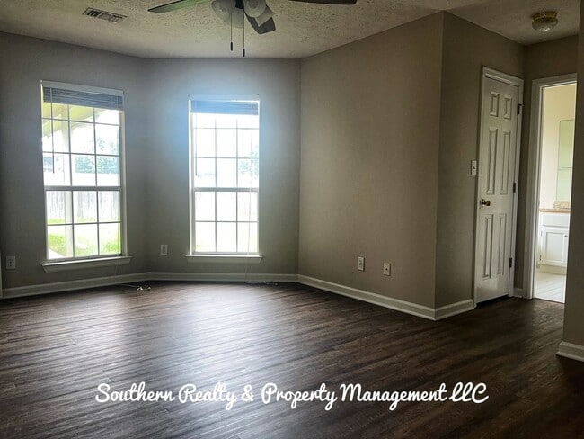 Building Photo - Fine Silver Living in Silver Pointe
