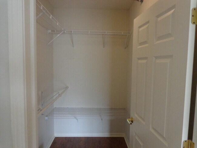 Building Photo - 410 W Mahogany Ct