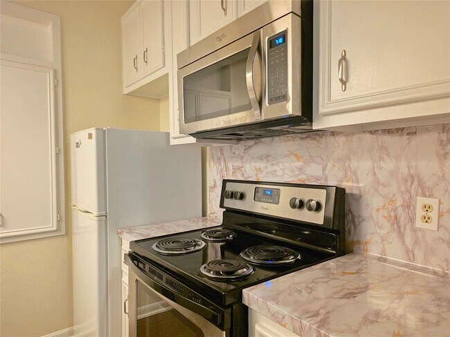 Building Photo - 505 W 18th St