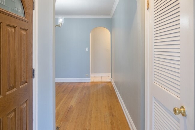 Building Photo - 5445 W 64th St