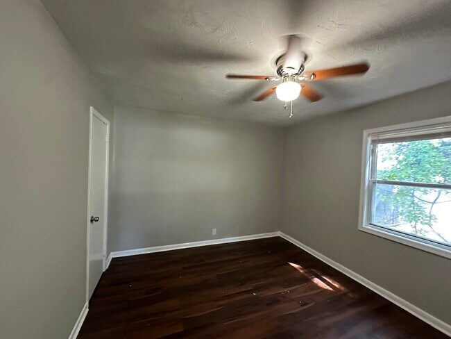 Building Photo - 308 Sinclair Ave