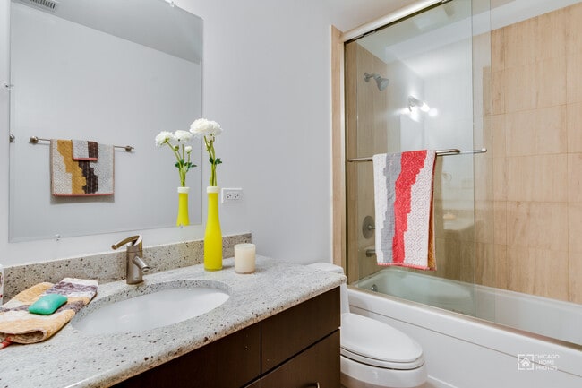 Building Photo - 525 Kedzie St