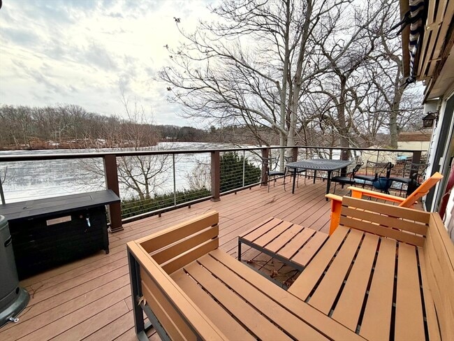 Building Photo - 157 Riverview Ave