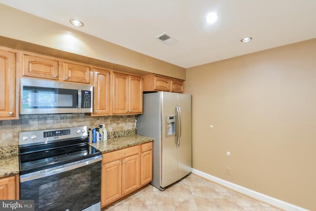 Building Photo - 12010 Ridge Knoll Dr