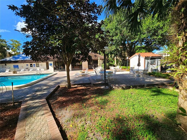 Building Photo - 8429 Forest Hills Dr