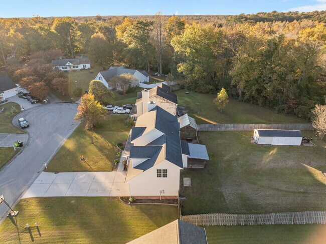 Building Photo - 200 Bridlewood Dr