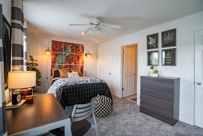 Building Photo - 1051 Southern Dr