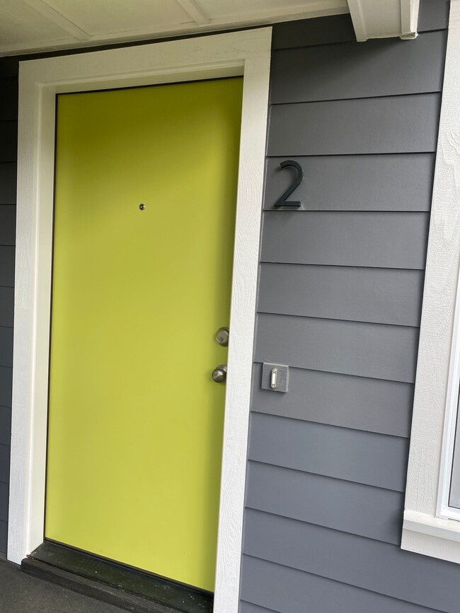 Building Photo - Modern Vintage Alberta Arts  1250sqft 1BR-...