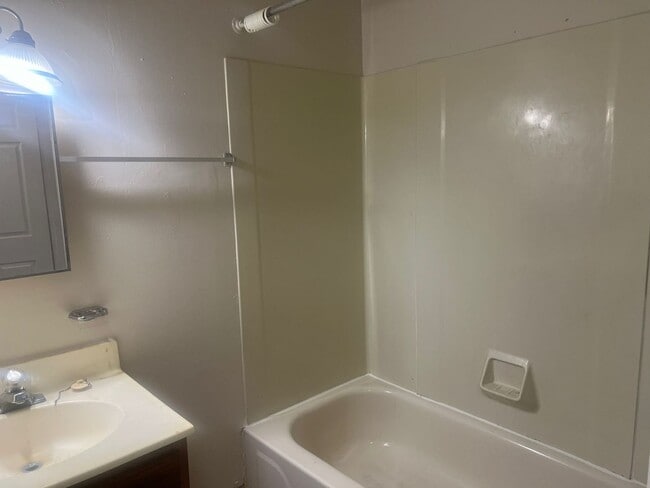 Building Photo - 33_517