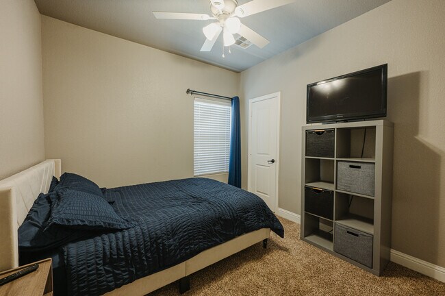 Building Photo - 3906 Oporto St