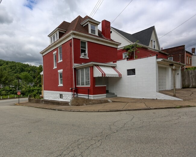 Building Photo - 604 Middle Ave