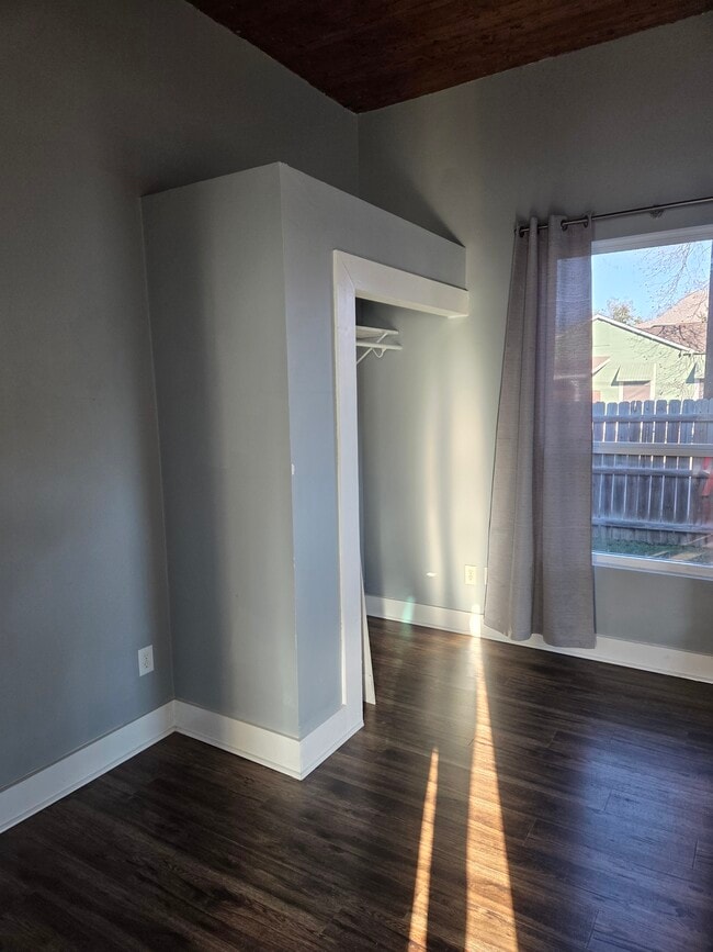 Building Photo - 1003 W Elsmere Pl