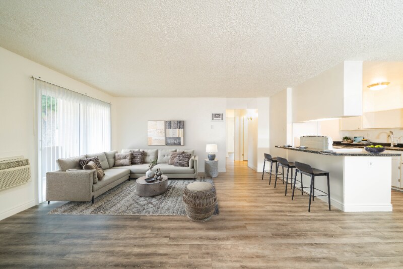 Building Photo - 570 S Lincoln Ave