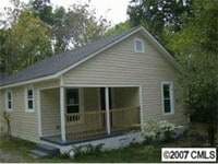 Building Photo - Cute @BR/1.5BA refinished Bungalow