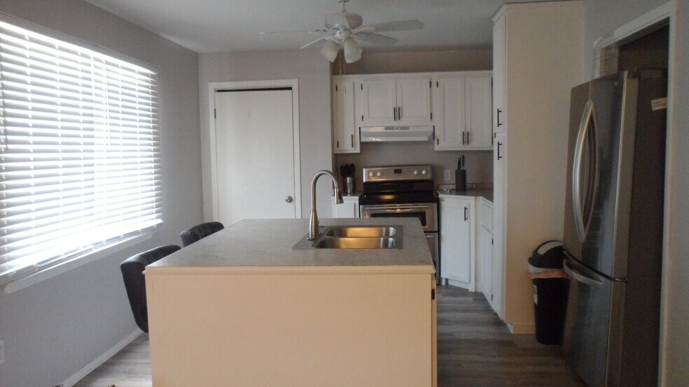 Building Photo - 2241 Gumwood Ave