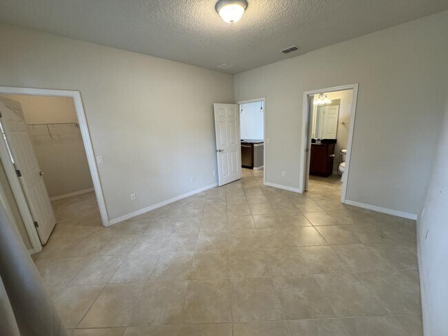 Building Photo - 11902 Lorenza Ln