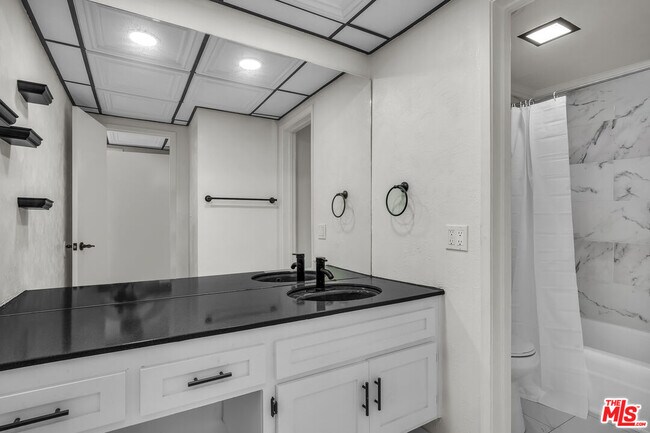 Building Photo - 1300 Midvale Ave