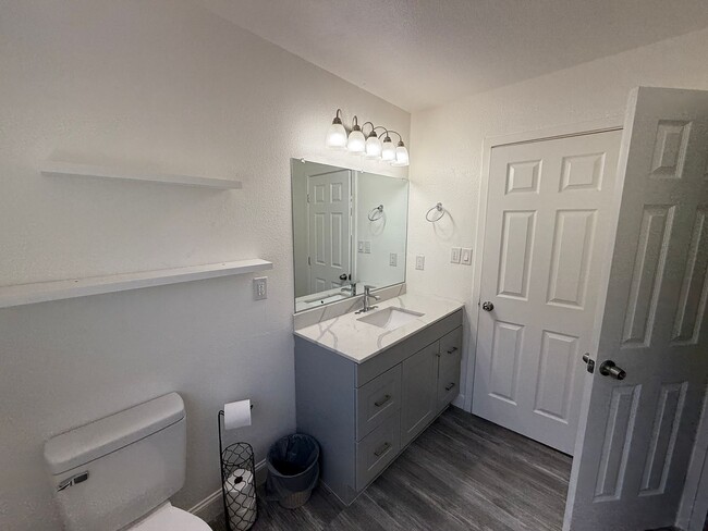 Building Photo - Updated single story home located in Ceres!