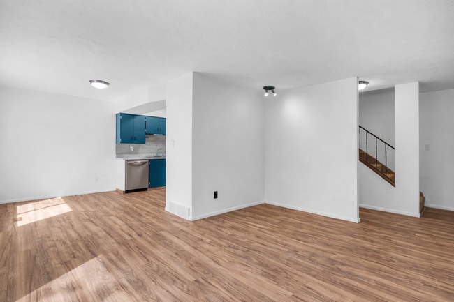 Building Photo - Gated 3 Bed Condo with Pool & Tennis Court