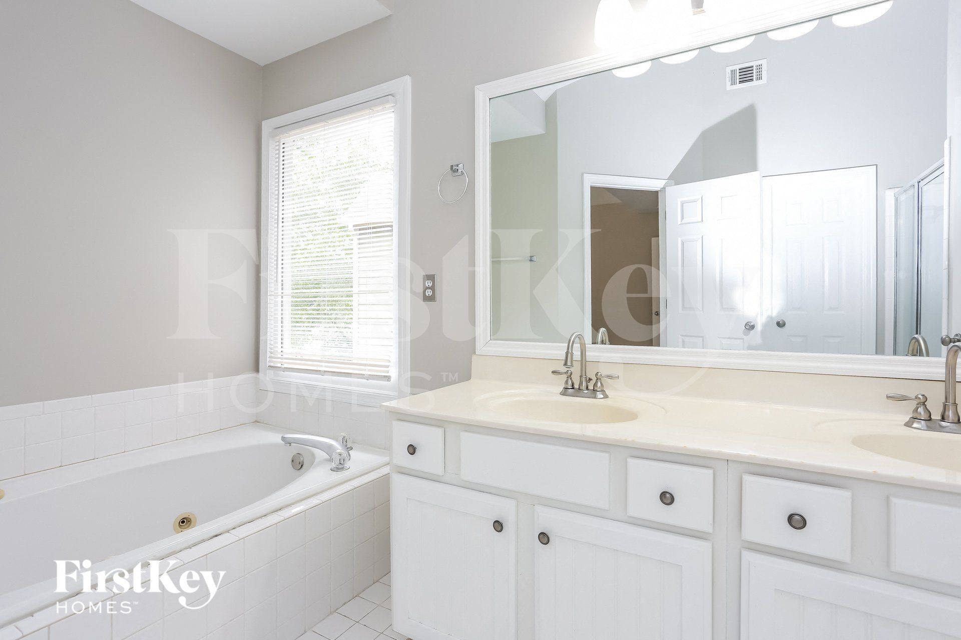 Building Photo - 123 W Point Trail