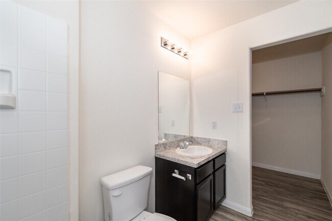 Building Photo - 5464 Quail Cove Ln