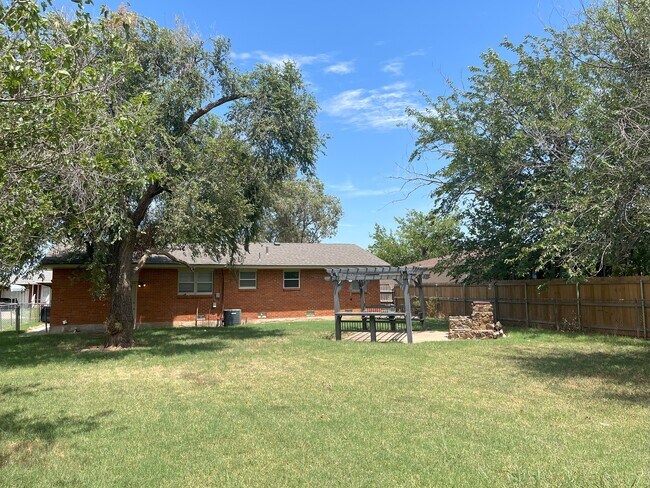 Building Photo - 104 SW 45th St