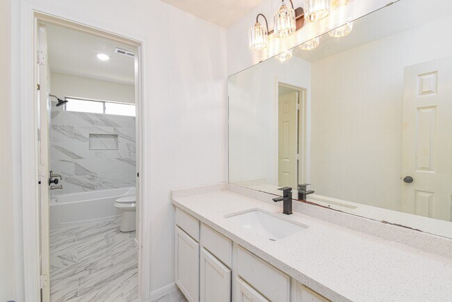 Building Photo - 30611 Country Meadows Dr