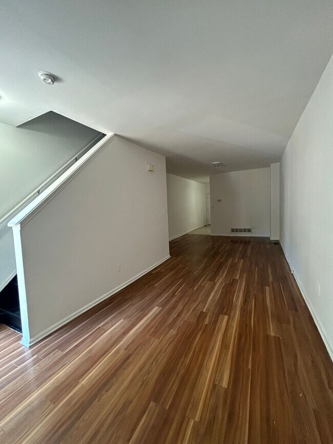 Building Photo - 71 Power St