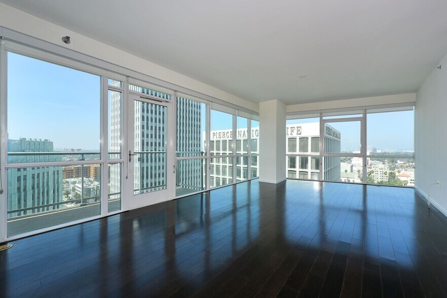 Building Photo - 3785 Wilshire Blvd
