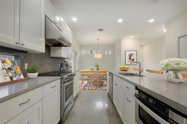 Building Photo - 2503 S 6th St