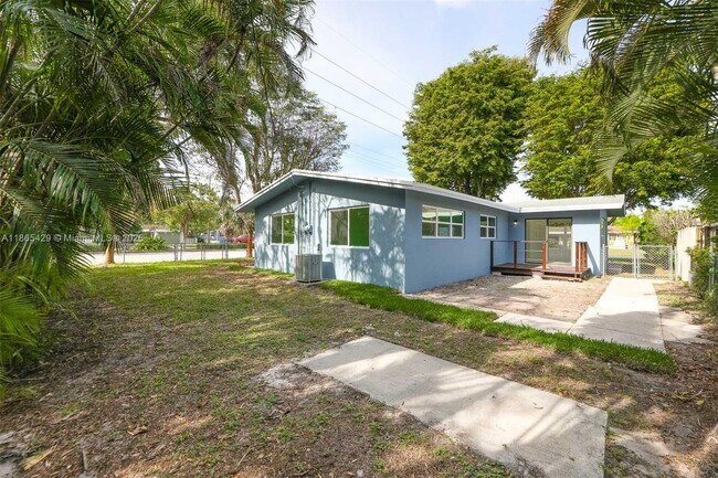 Building Photo - 832 NW 28th St