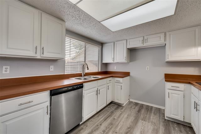 Building Photo - 2814 Meadow Park Dr