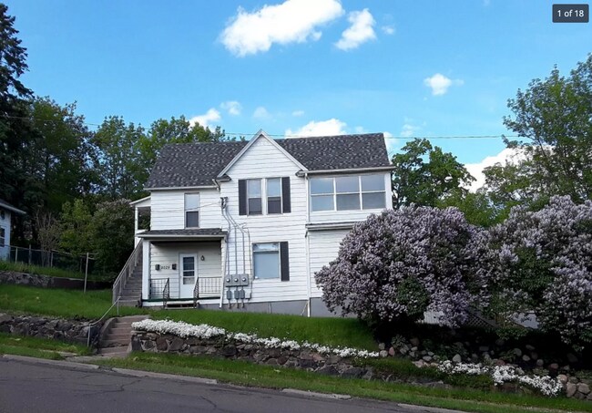 Building Photo - 2 Bedroom Apartment Available June 1!!